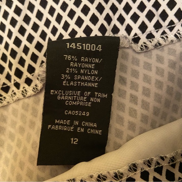 S.C.& CO black and white patterned dress shorts. - Picture 4 of 6